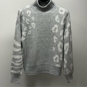 Nine West Mock Neck Gray and White Sweater Pattern, Size M
